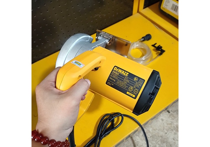 110mm Máy cắt gạch Dewalt DW862 110mm Máy cắt gạch Dewalt DW862