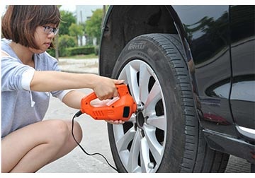 Bộ dụng cụ nâng xe hơi dùng điện acquy Bộ dụng cụ nâng xe hơi dùng điện acquy